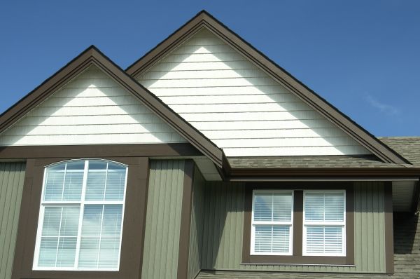 Vertical Vinyl Siding Repair in Port Angeles